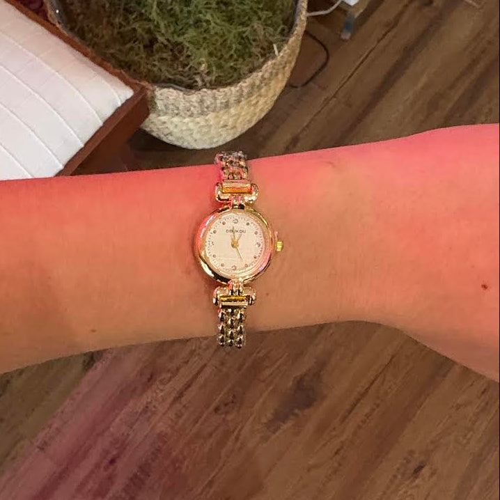 Round Dial Oval Band Bracelet Watch
