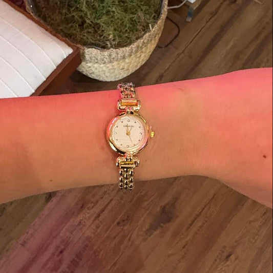 Round Dial Oval Band Bracelet Watch