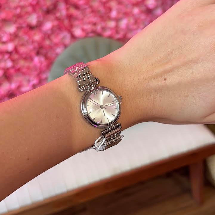 Wide 5-Link Metallic Band Round Watch